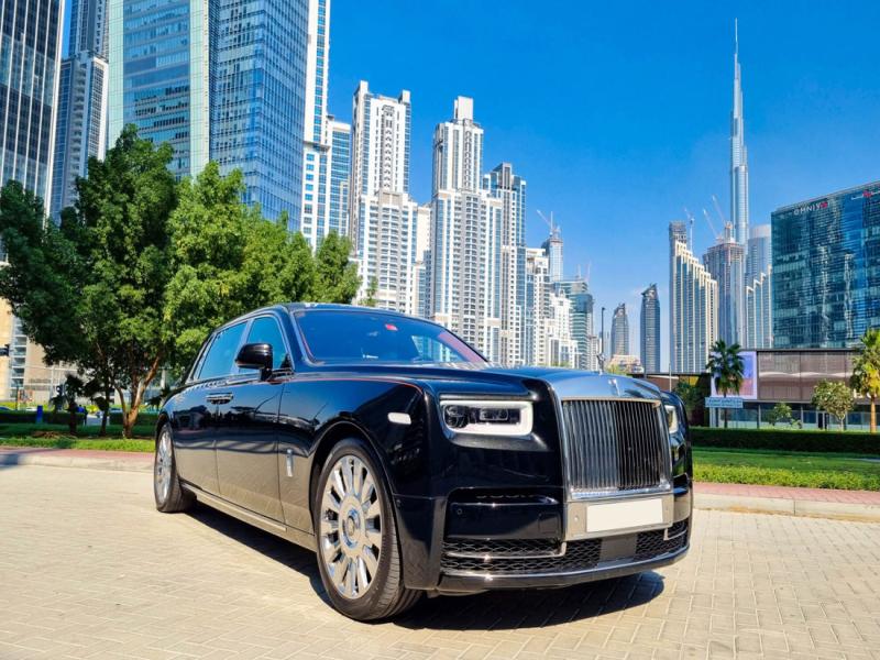 Airport transfers, hourly service, long-distance trips